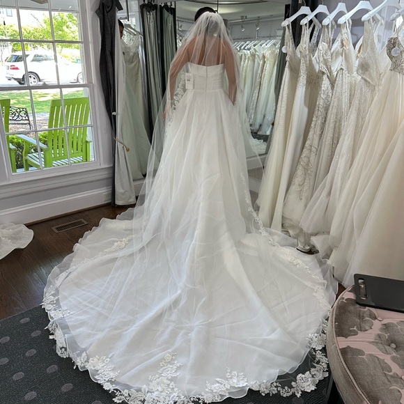 NWT Pronovias Geiranger wedding dress - Picture 5 of 12